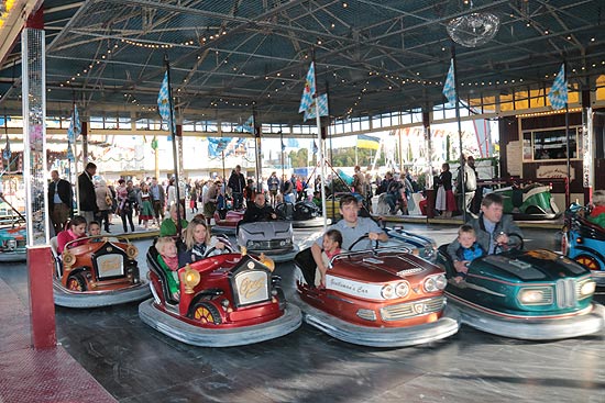 besondere Attraktion 2015: der nostalgische Holzpfosten Skooter von Kurt Geier aus 1956 (©Foto:Martin Schmitz)